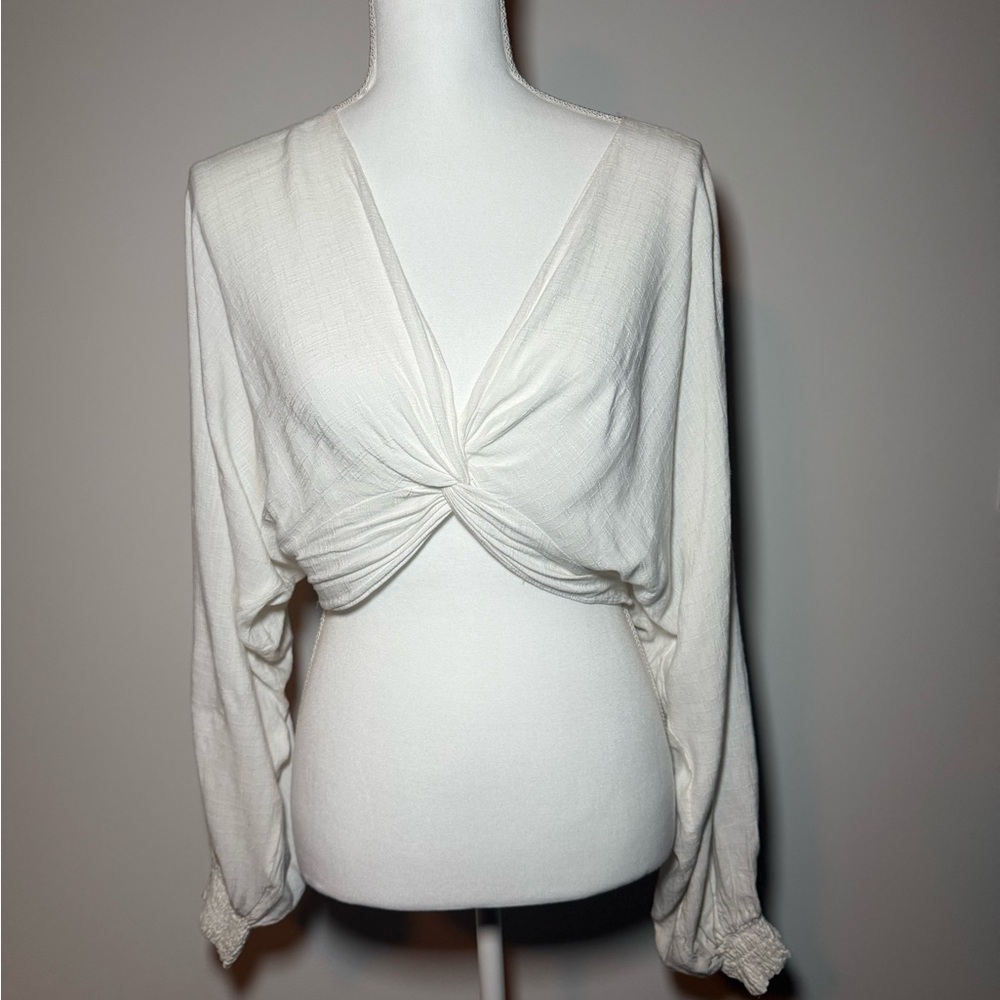 Vestique White Twist-Front Women's Crop Top